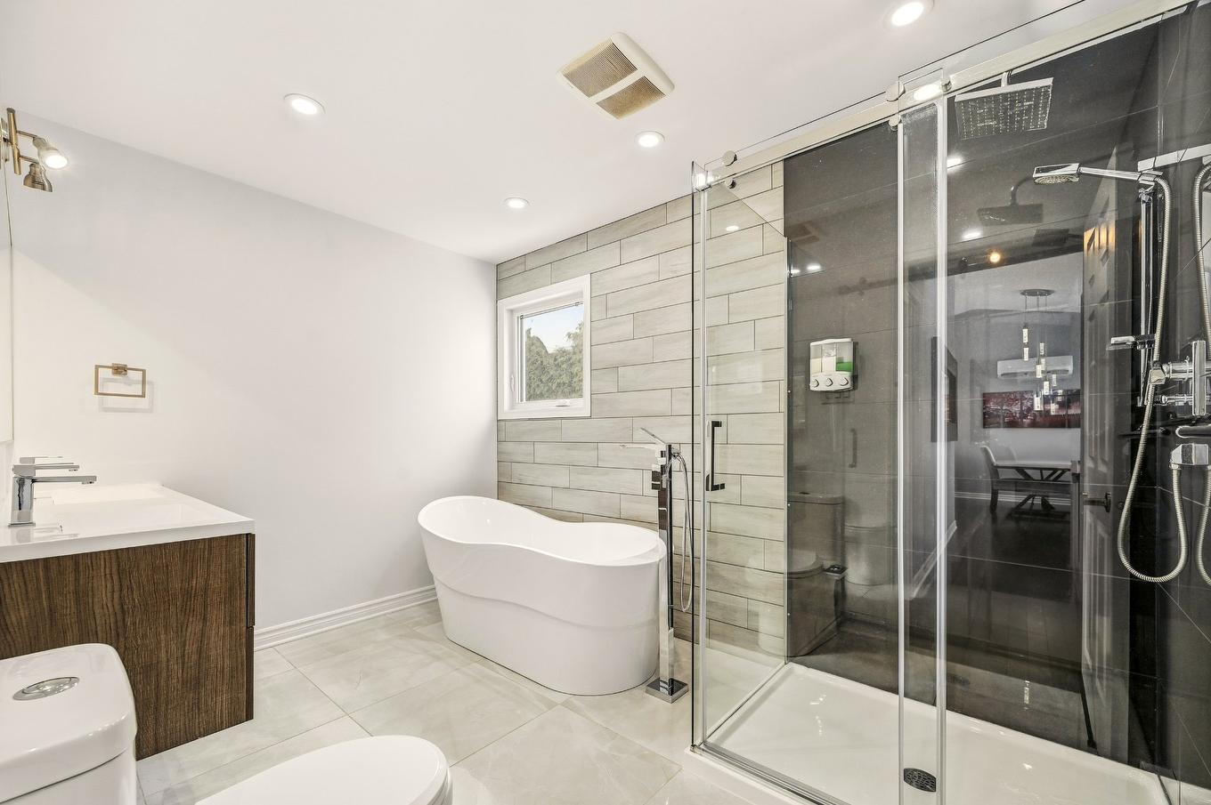 Salle de bains - 924 Rue Brissette, Sainte-Julie, QC - Indoor Photo Showing Bathroom