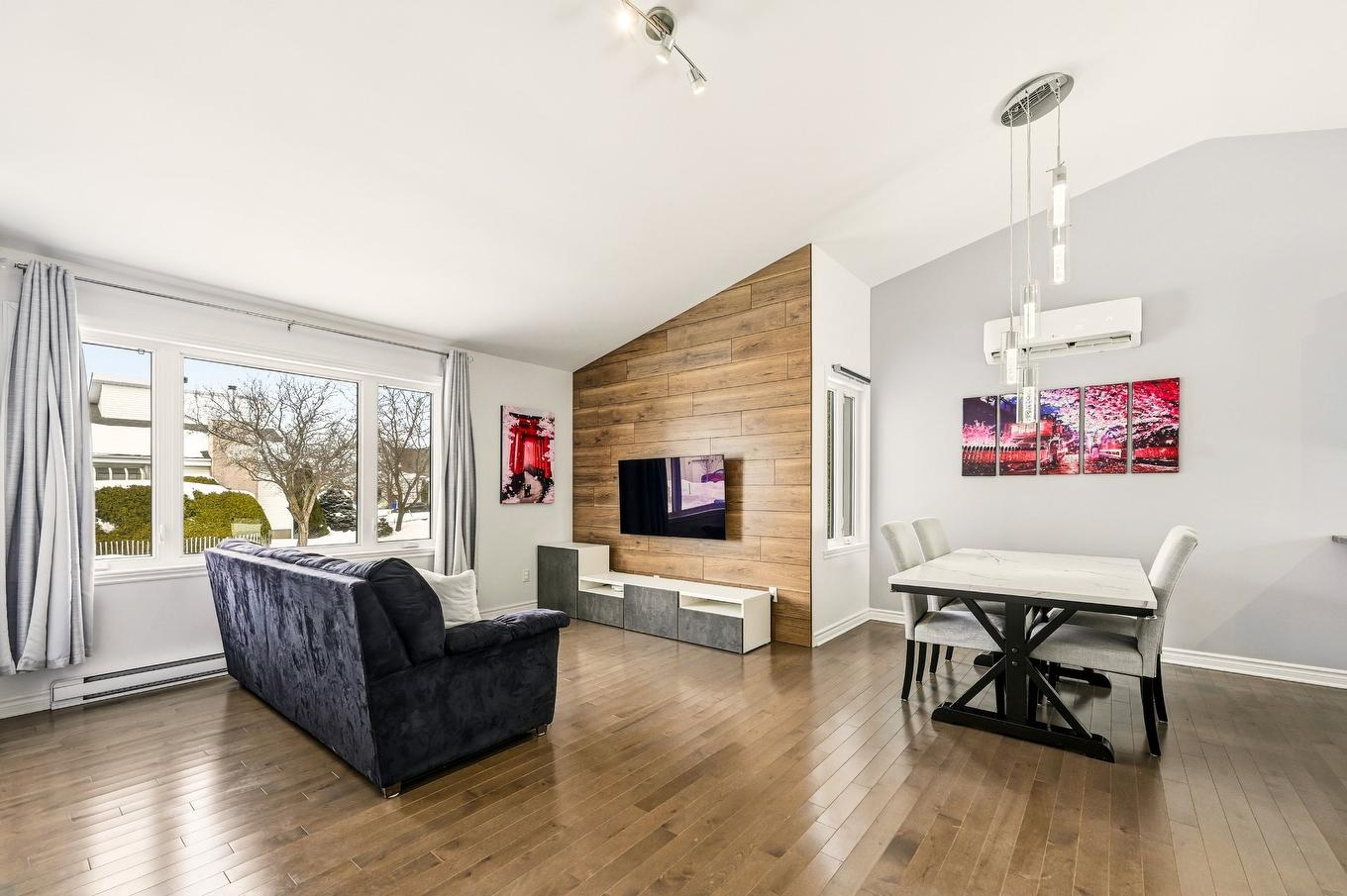Vue d'ensemble - 924 Rue Brissette, Sainte-Julie, QC - Indoor Photo Showing Living Room