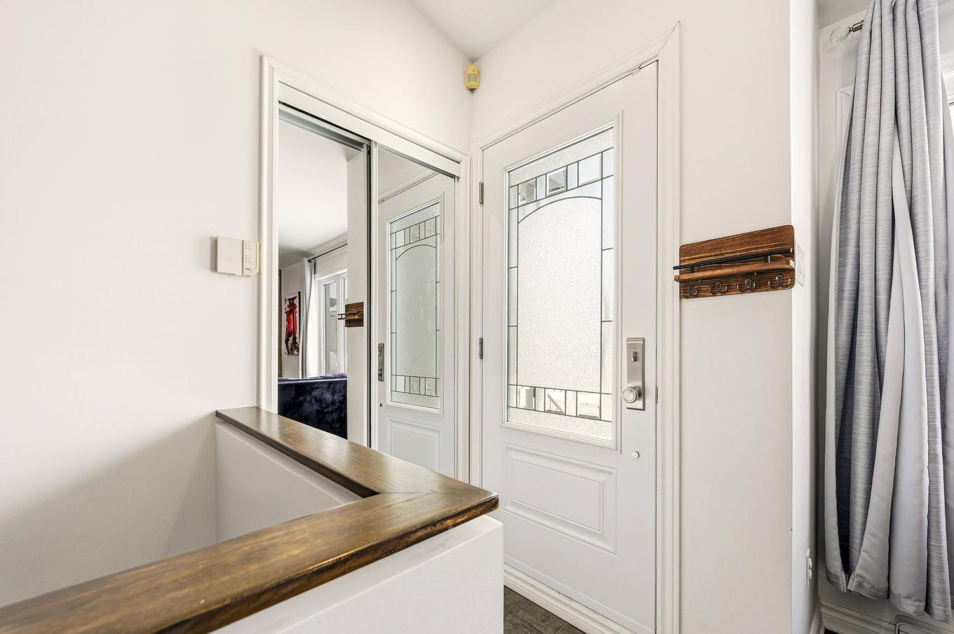 Hall d'entrée/Vestibule - 924 Rue Brissette, Sainte-Julie, QC - Indoor Photo Showing Other Room