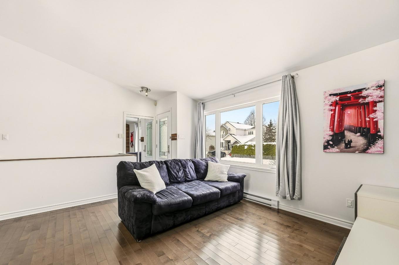 Salon - 924 Rue Brissette, Sainte-Julie, QC - Indoor Photo Showing Living Room