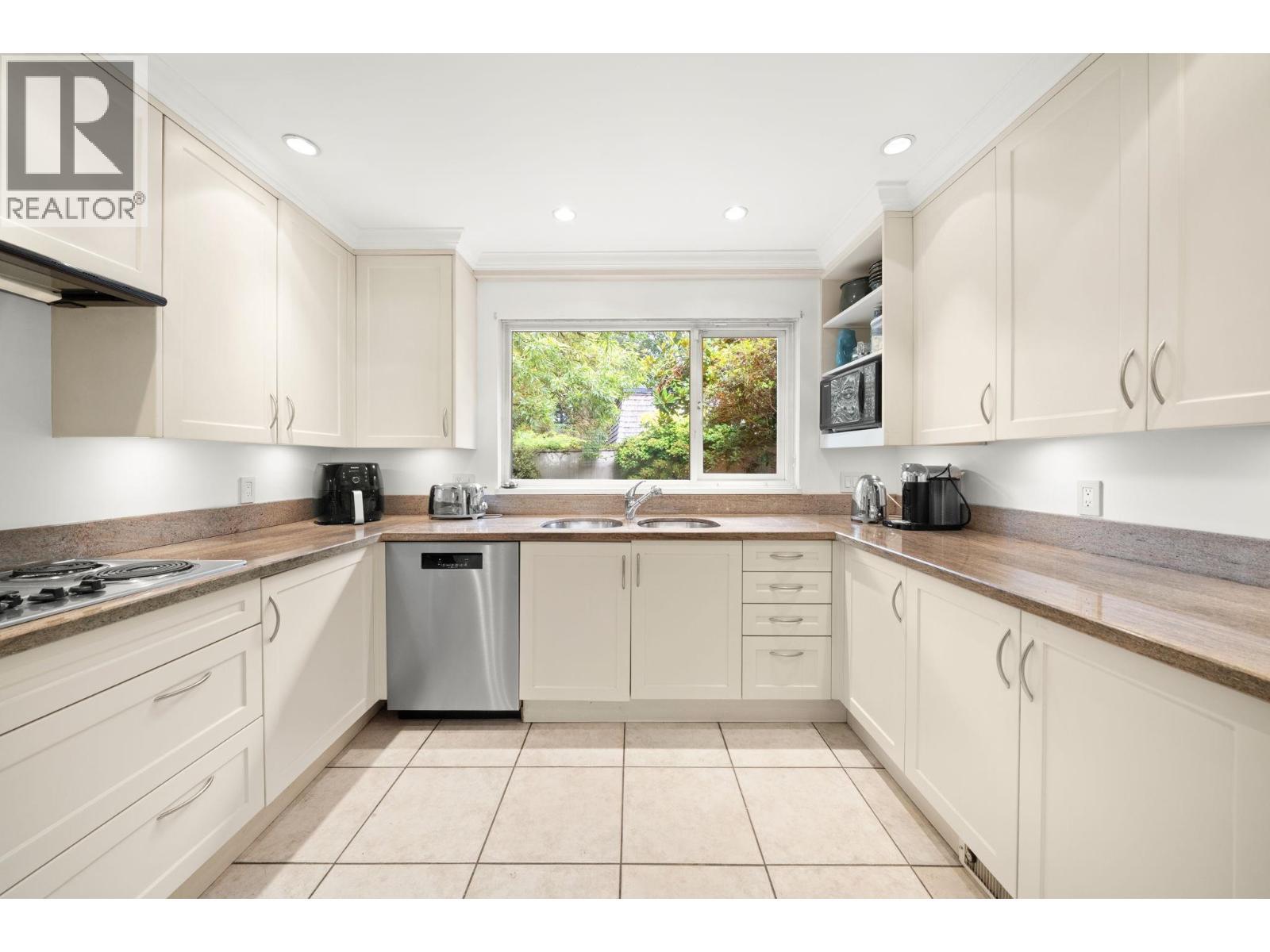 1443 Mcrae Avenue, Vancouver, BC - Indoor Photo Showing Kitchen With Double Sink