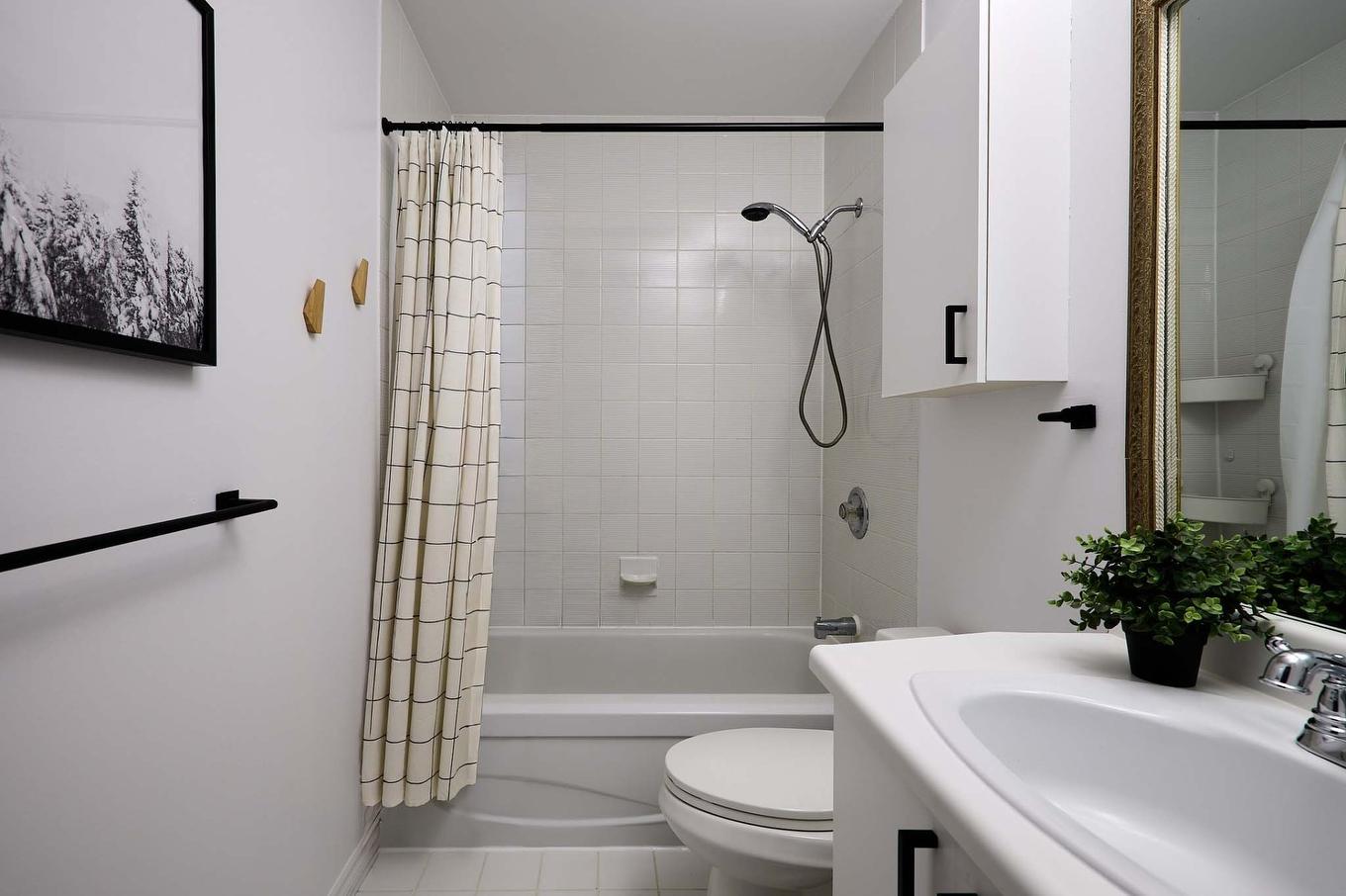 Salle de bains - F-735 Ch. Des Trois-Villages, Piedmont, QC - Indoor Photo Showing Bathroom