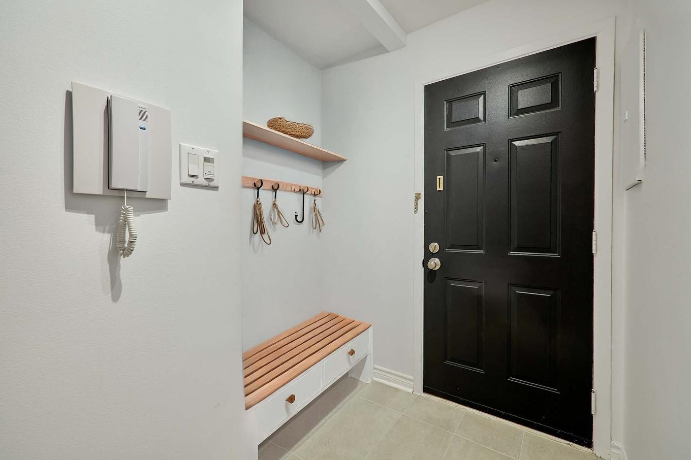 Hall d'entrée/Vestibule - F-735 Ch. Des Trois-Villages, Piedmont, QC - Indoor Photo Showing Other Room