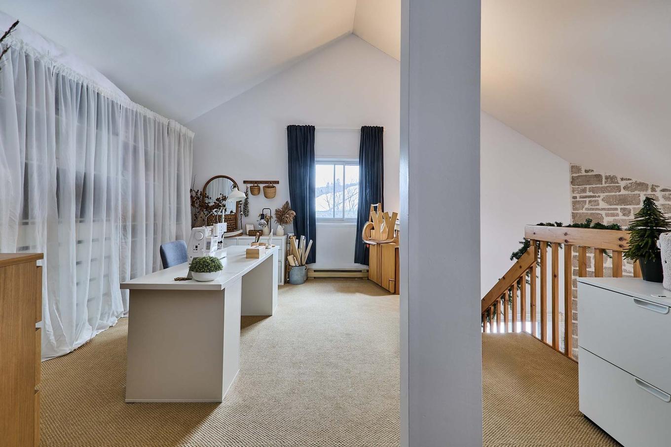 Atelier - F-735 Ch. Des Trois-Villages, Piedmont, QC - Indoor