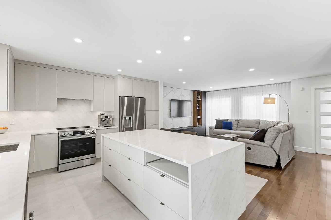 Cuisine - 1065 Rue Breux, Chambly, QC - Indoor Photo Showing Kitchen With Upgraded Kitchen