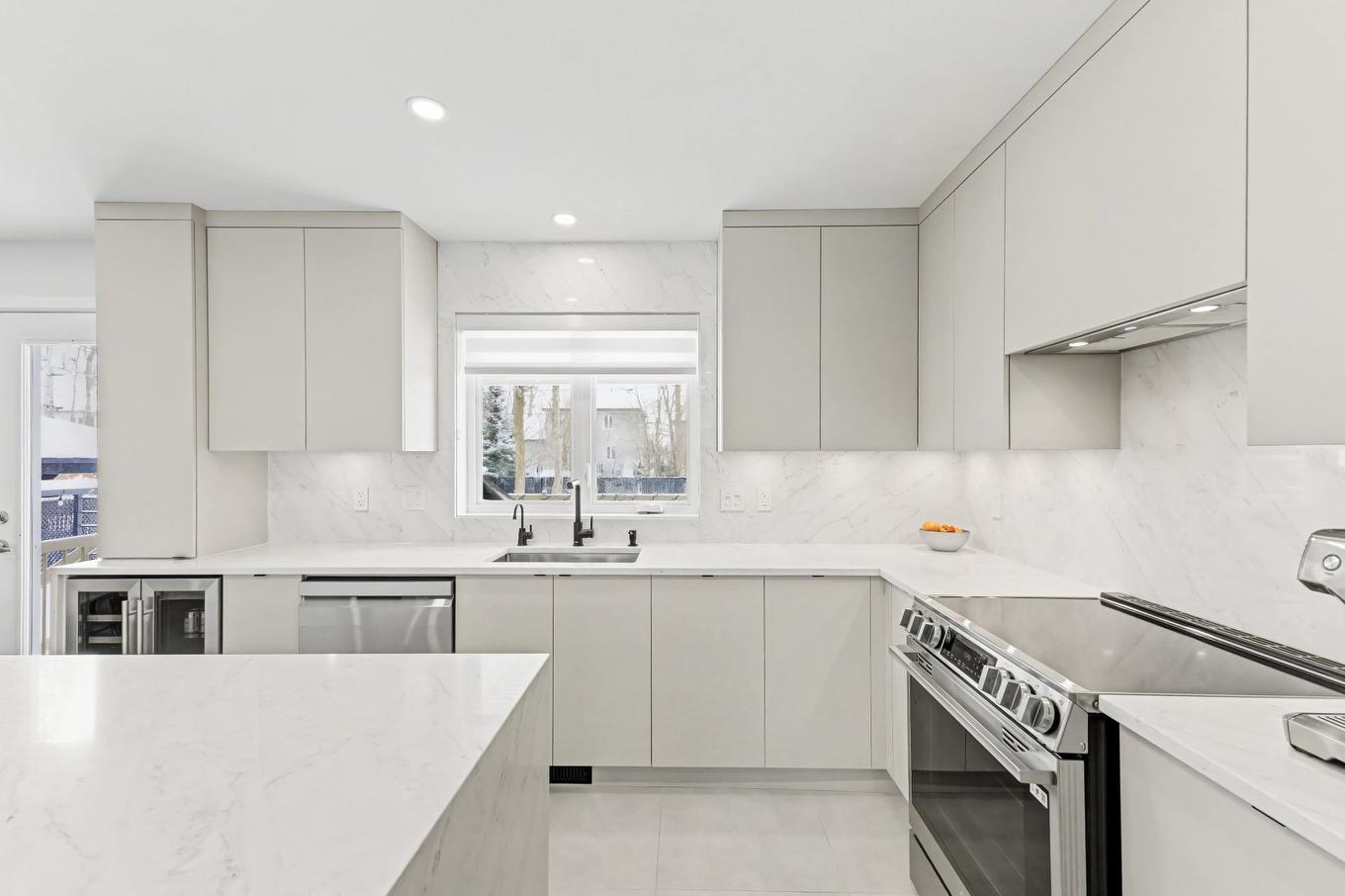 Cuisine - 1065 Rue Breux, Chambly, QC - Indoor Photo Showing Kitchen With Upgraded Kitchen