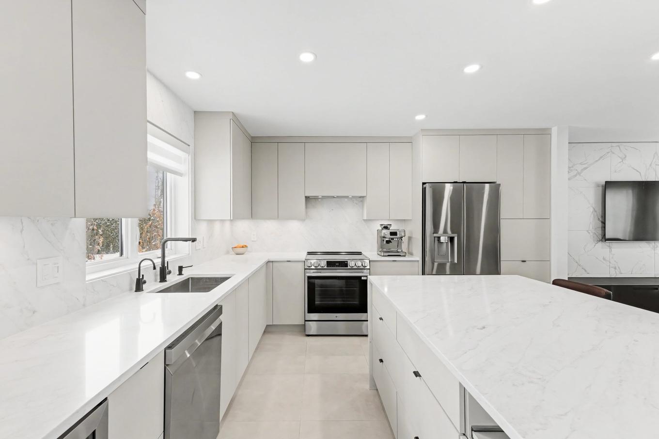 Cuisine - 1065 Rue Breux, Chambly, QC - Indoor Photo Showing Kitchen With Upgraded Kitchen