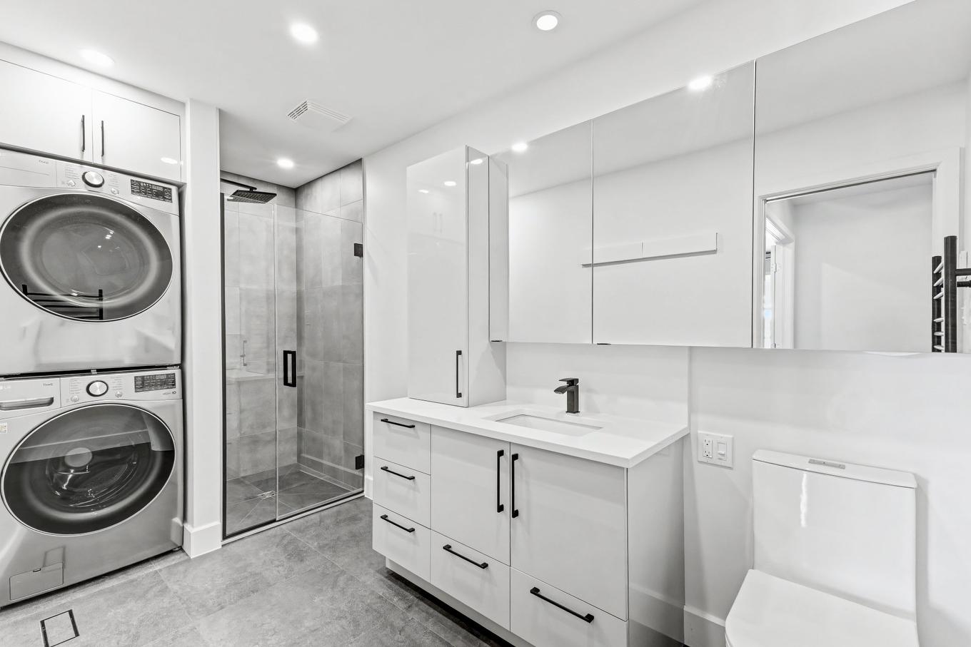 Salle de bains - 1065 Rue Breux, Chambly, QC - Indoor Photo Showing Laundry Room