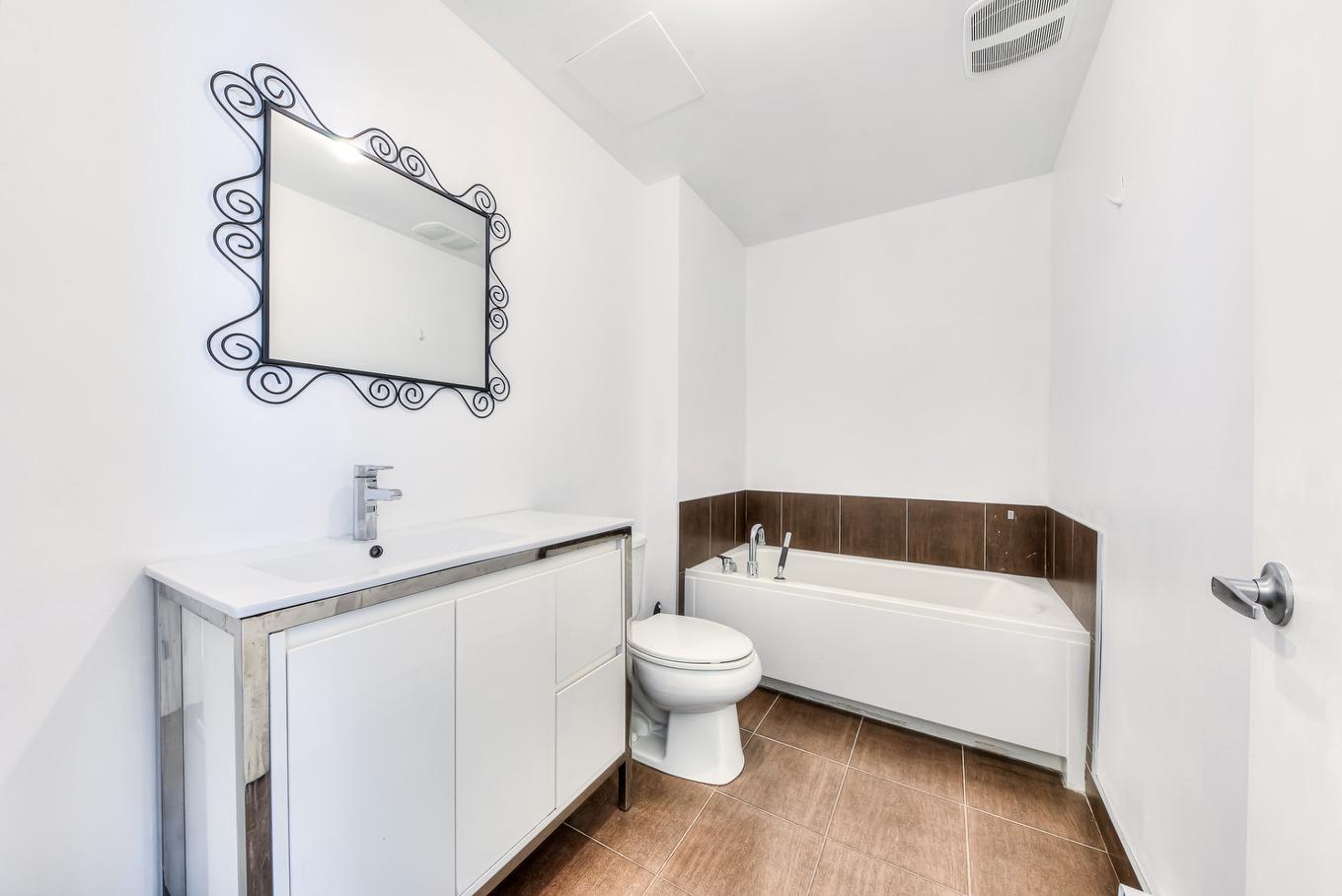 Salle de bains - 102-2285 Av. Ekers, Mont-Royal, QC - Indoor Photo Showing Bathroom