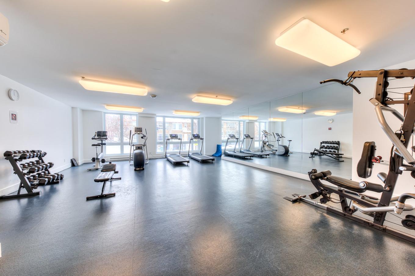 Salle d'exercice - 102-2285 Av. Ekers, Mont-Royal, QC - Indoor Photo Showing Gym Room