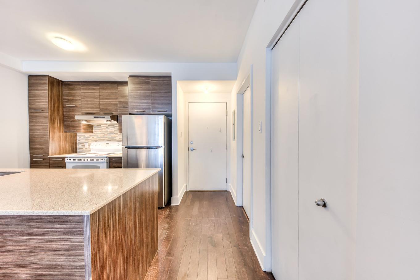 Hall d'entrée/Vestibule - 102-2285 Av. Ekers, Mont-Royal, QC - Indoor Photo Showing Kitchen