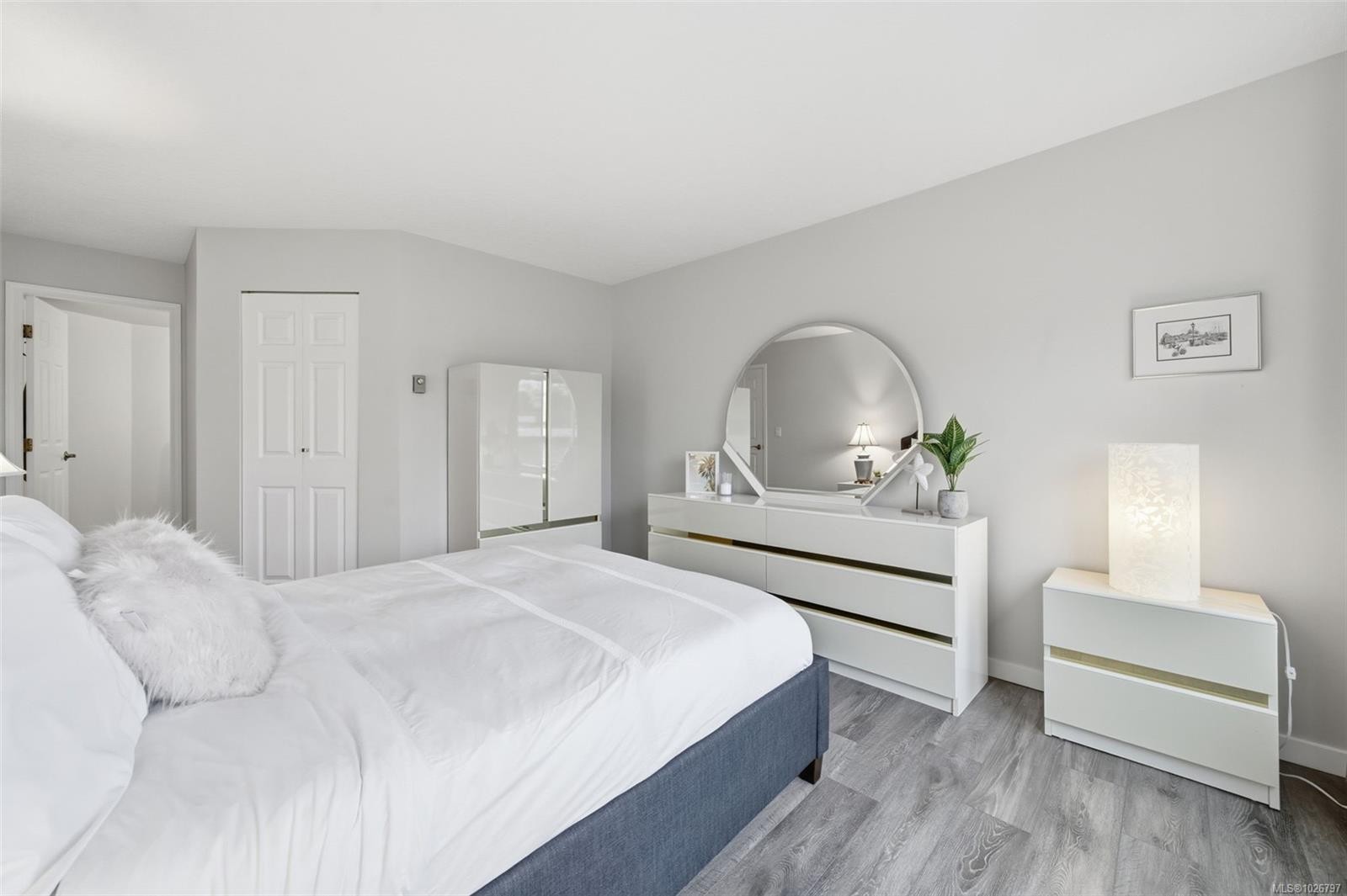 301-1121 Oscar St, Victoria, BC - Indoor Photo Showing Bedroom