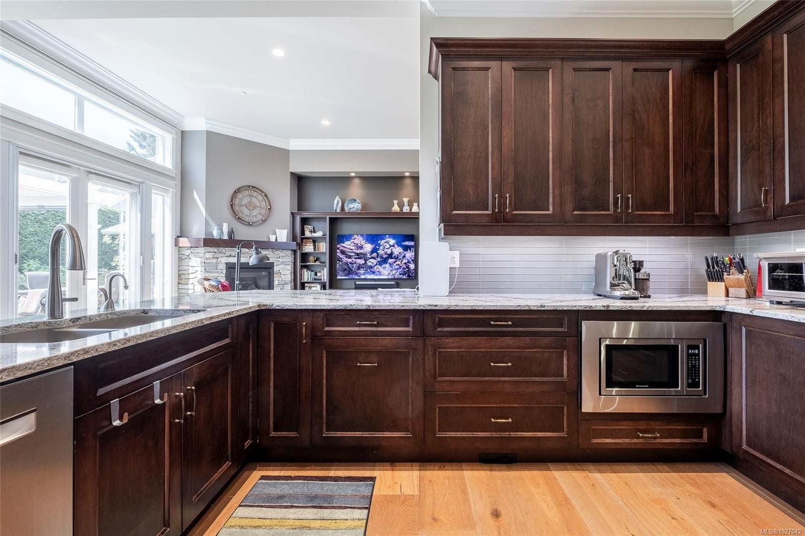 856 Bluffs Dr, Qualicum Beach, BC