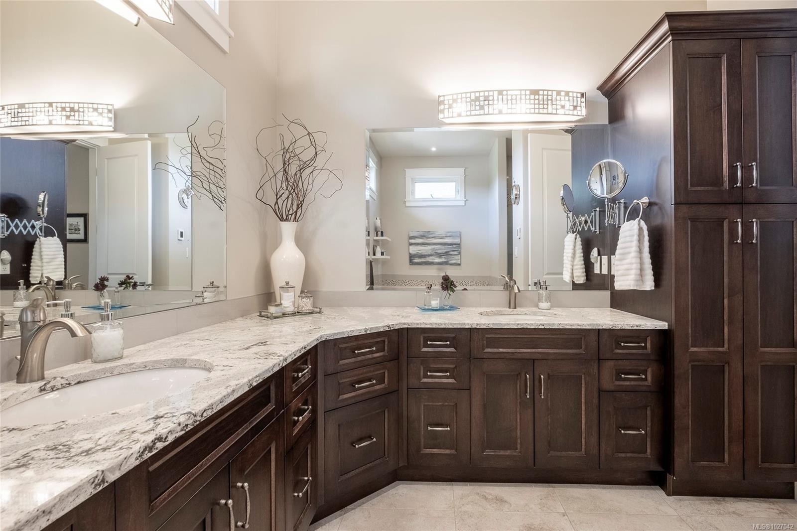 856 Bluffs Dr, Qualicum Beach, BC