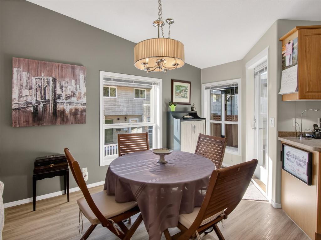 797 Eckhardt Avenue, Penticton, BC - Indoor Photo Showing Dining Room