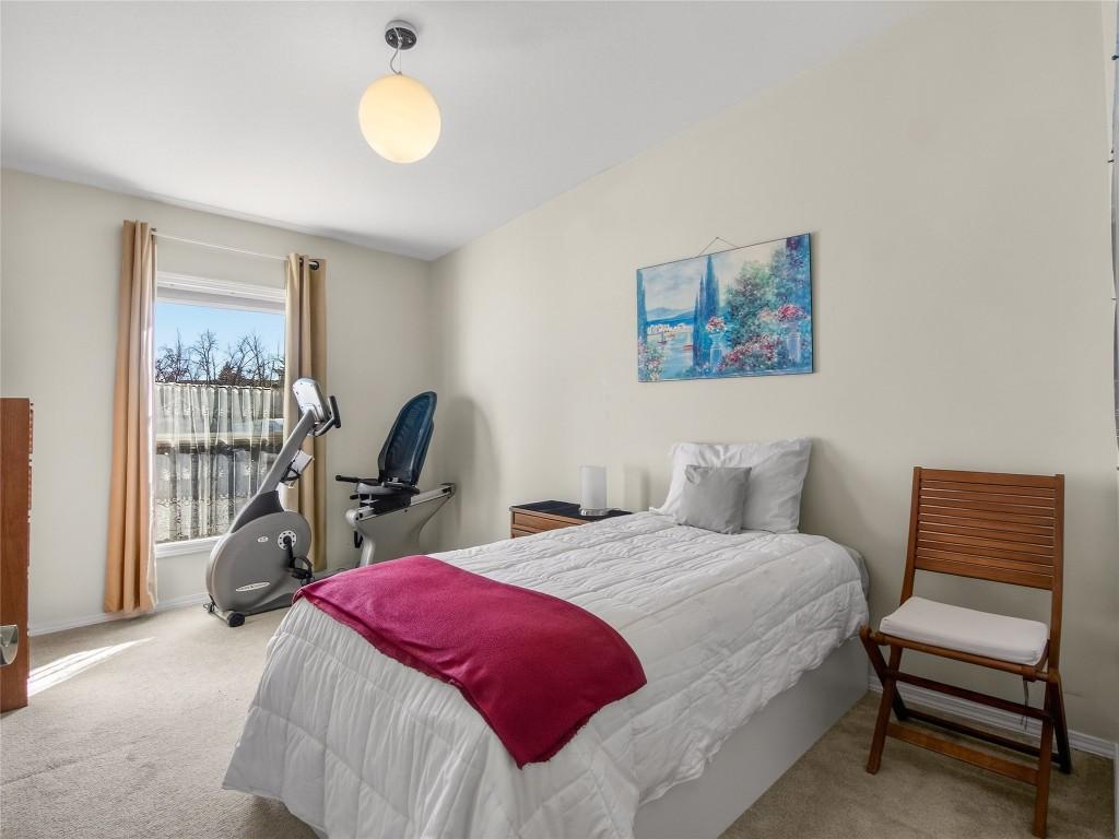 797 Eckhardt Avenue, Penticton, BC - Indoor Photo Showing Bedroom