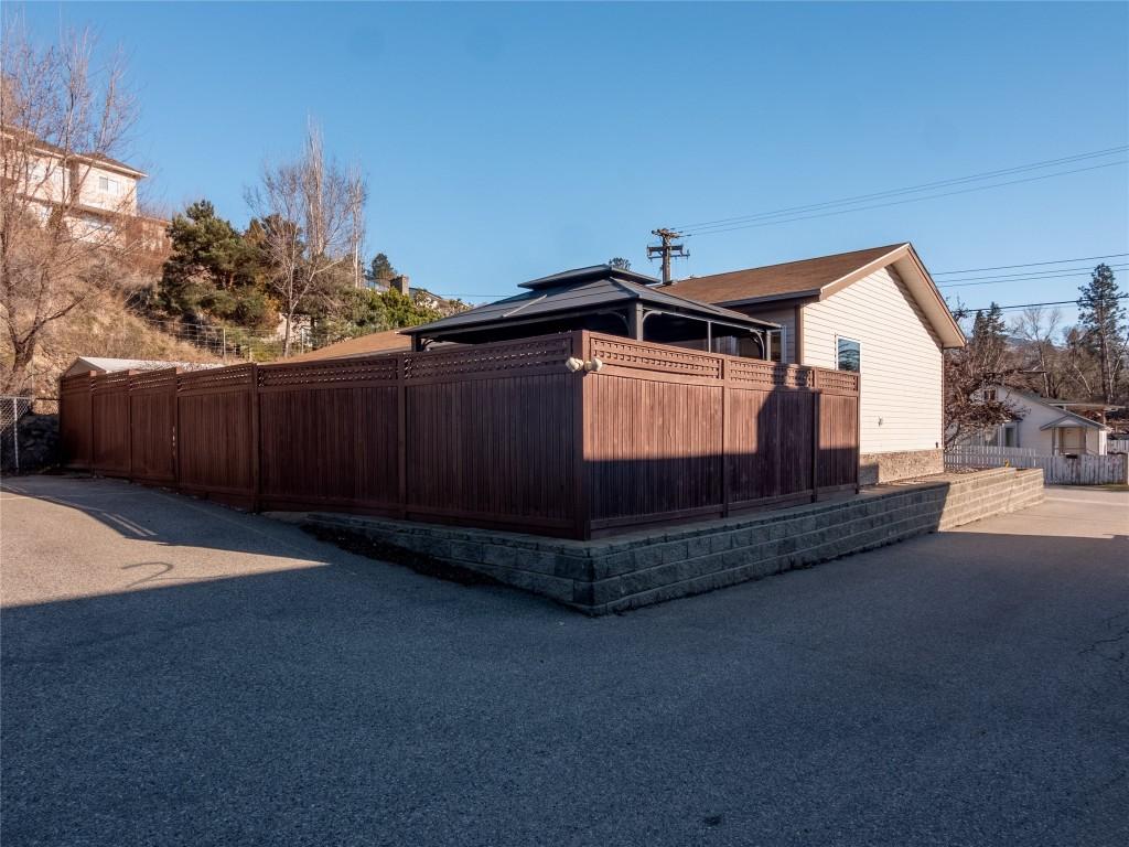 797 Eckhardt Avenue, Penticton, BC - Outdoor