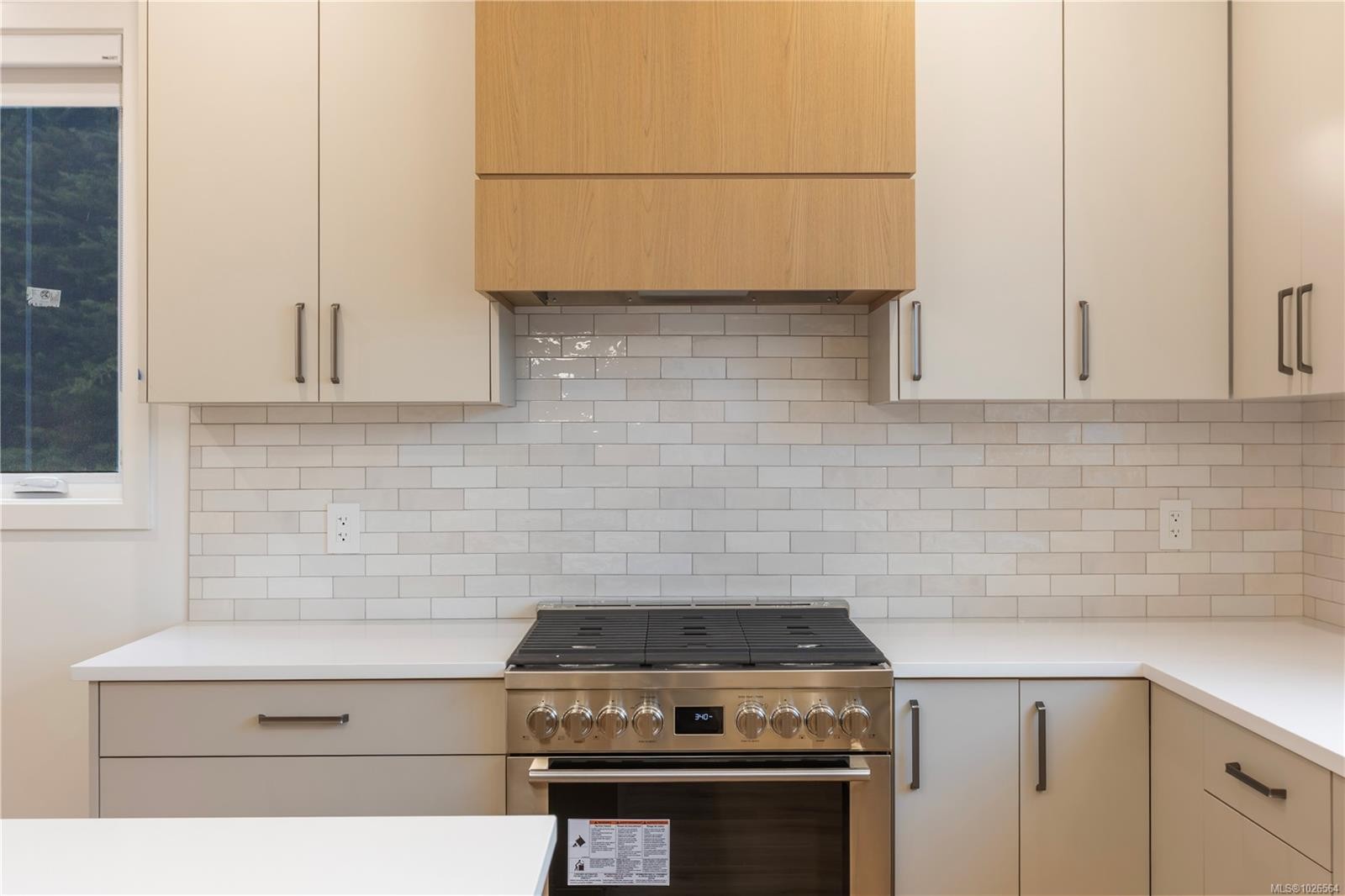 2-990 Mcbriar Ave, Saanich, BC