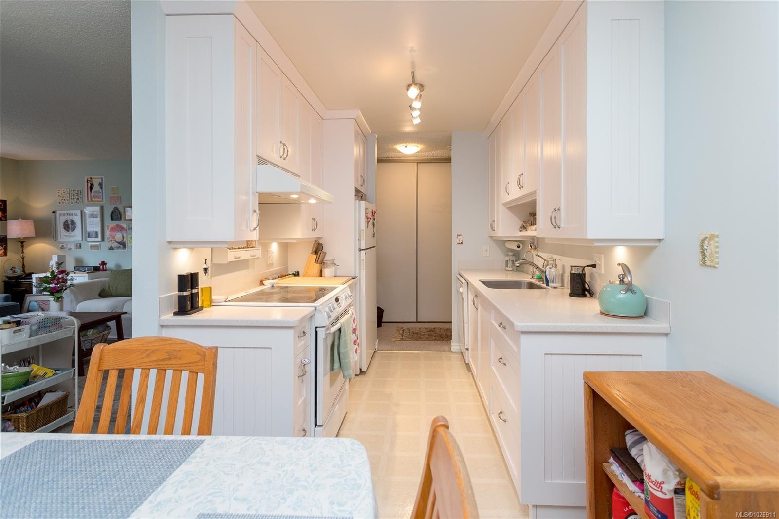 204-10160 Third St, Sidney, BC - Indoor Photo Showing Laundry Room