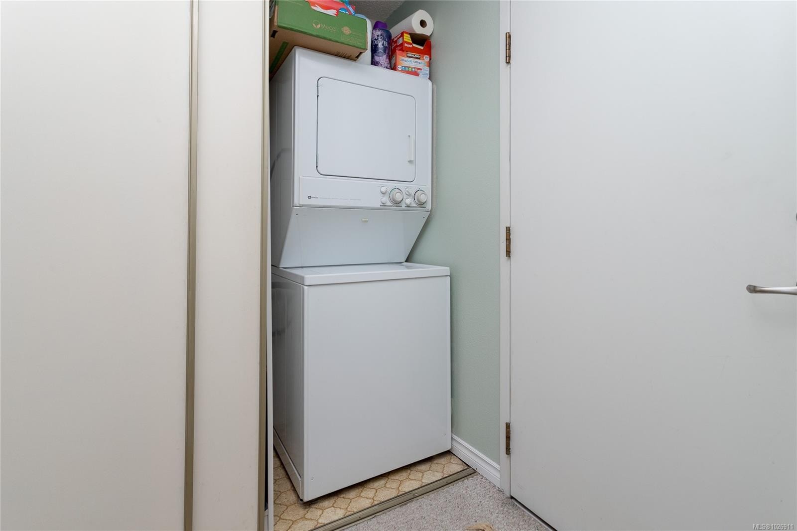 204-10160 Third St, Sidney, BC - Indoor Photo Showing Laundry Room