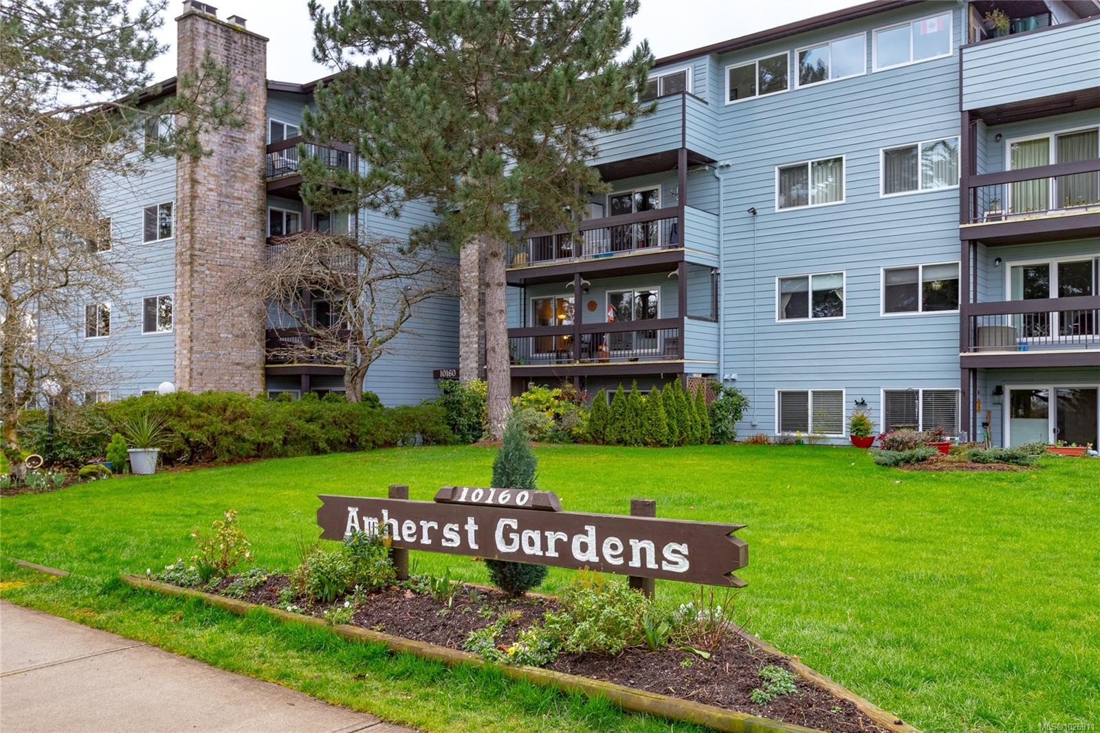 204-10160 Third St, Sidney, BC - Outdoor With Balcony With Facade