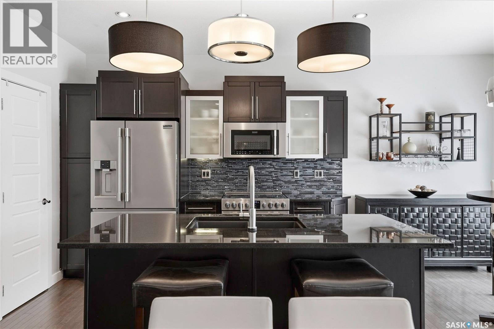 707 Sauer Crescent, Saskatoon, SK - Indoor Photo Showing Kitchen With Stainless Steel Kitchen With Double Sink With Upgraded Kitchen