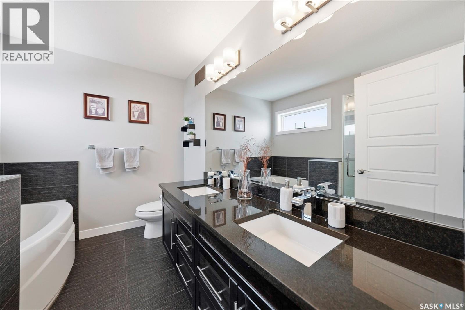 707 Sauer Crescent, Saskatoon, SK - Indoor Photo Showing Bathroom