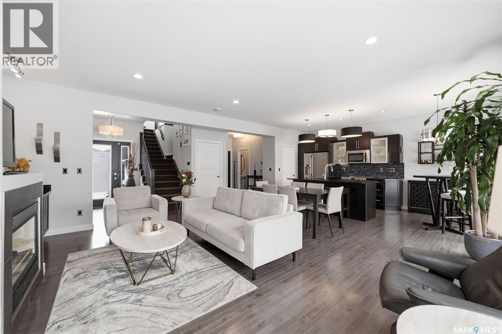 707 Sauer Crescent, Saskatoon, SK - Indoor Photo Showing Living Room