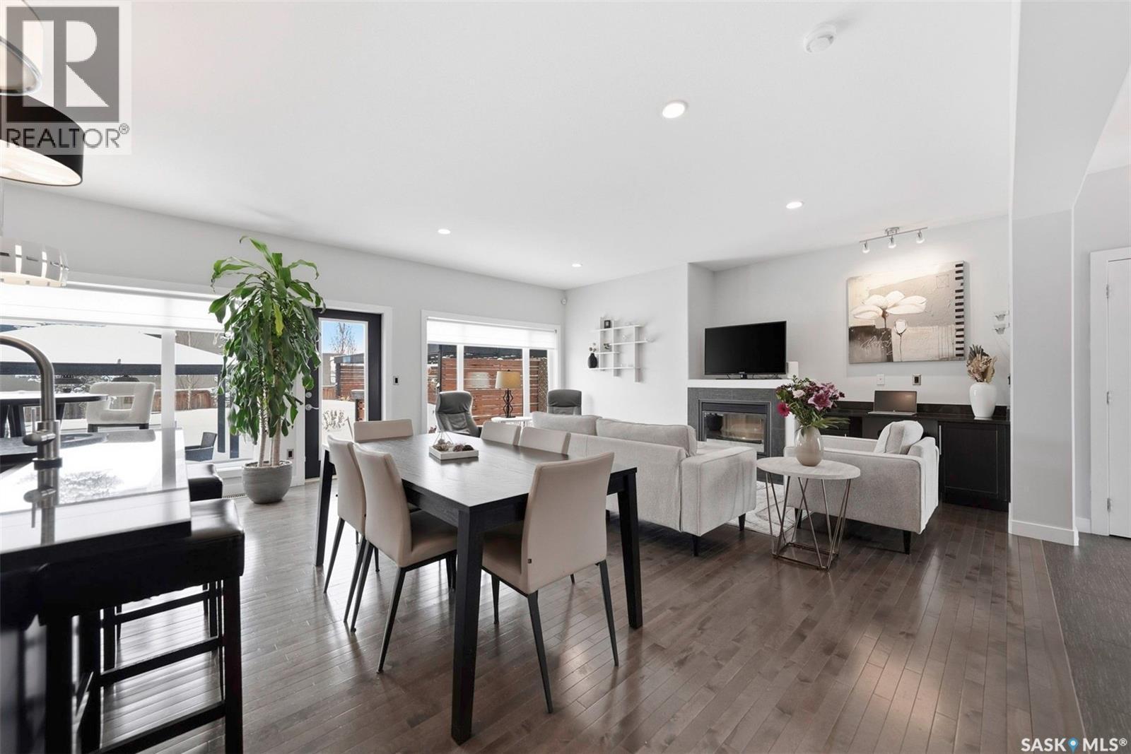 707 Sauer Crescent, Saskatoon, SK - Indoor Photo Showing Dining Room