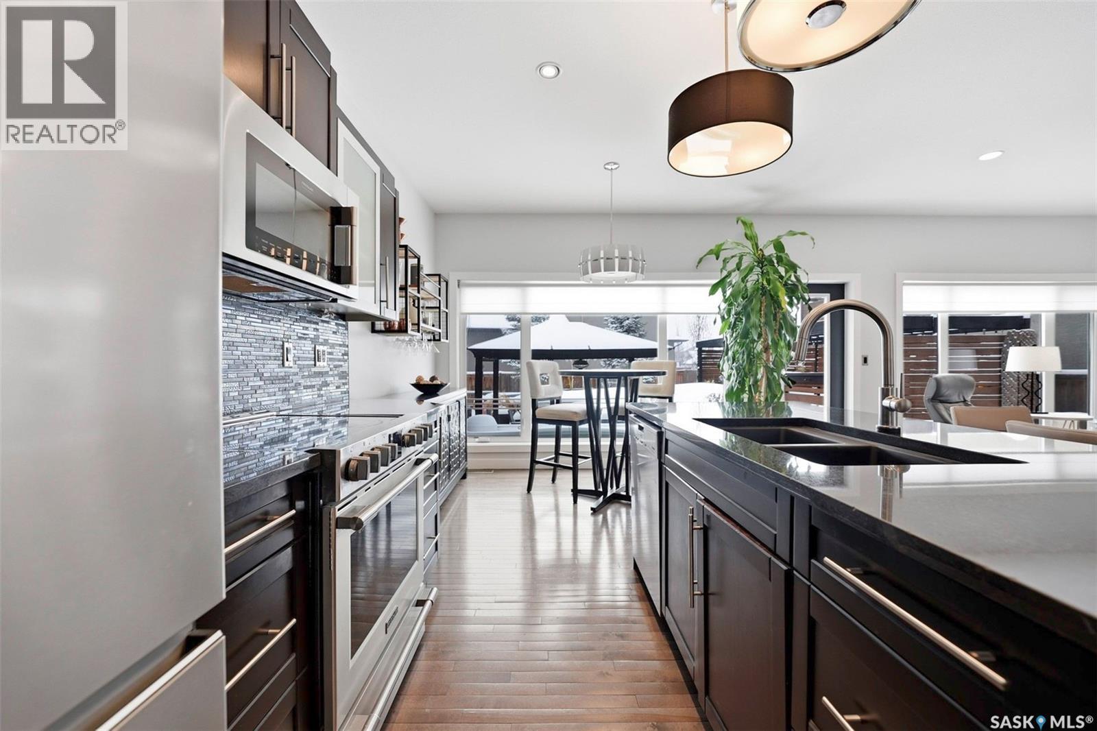 707 Sauer Crescent, Saskatoon, SK - Indoor Photo Showing Kitchen With Double Sink