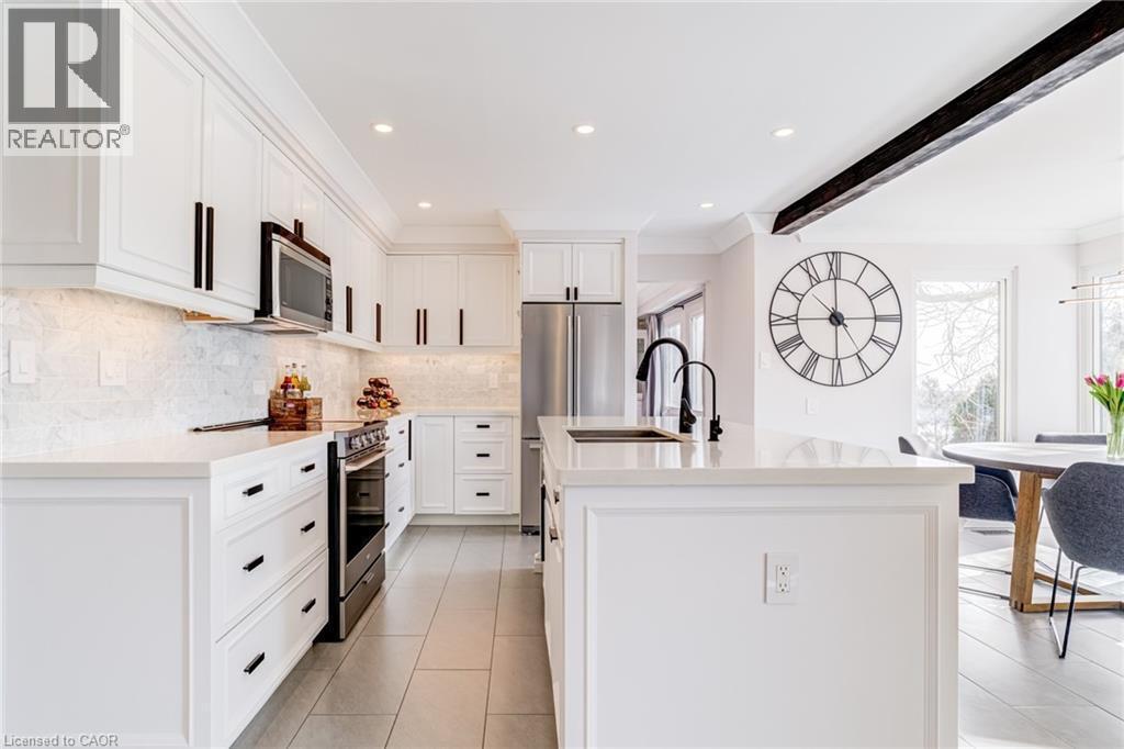 1320 Monmouth Drive, Burlington, ON - Indoor Photo Showing Kitchen With Upgraded Kitchen