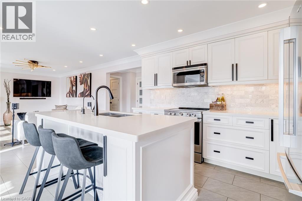 1320 Monmouth Drive, Burlington, ON - Indoor Photo Showing Kitchen With Double Sink With Upgraded Kitchen
