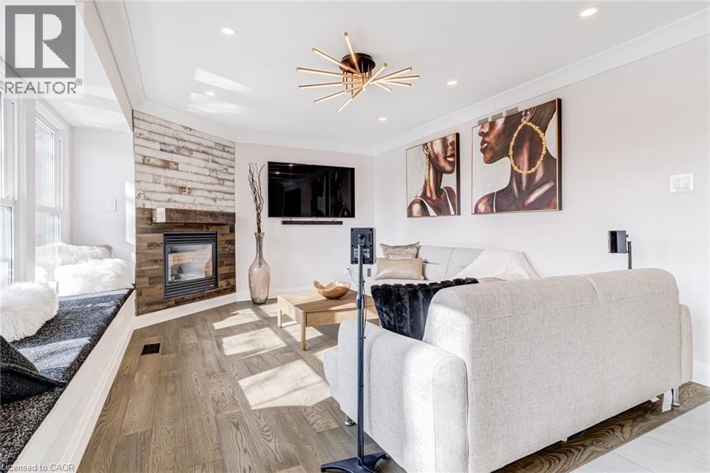 1320 Monmouth Drive, Burlington, ON - Indoor Photo Showing Living Room With Fireplace
