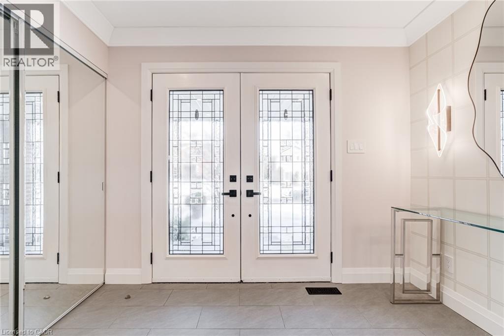 1320 Monmouth Drive, Burlington, ON - Indoor Photo Showing Other Room