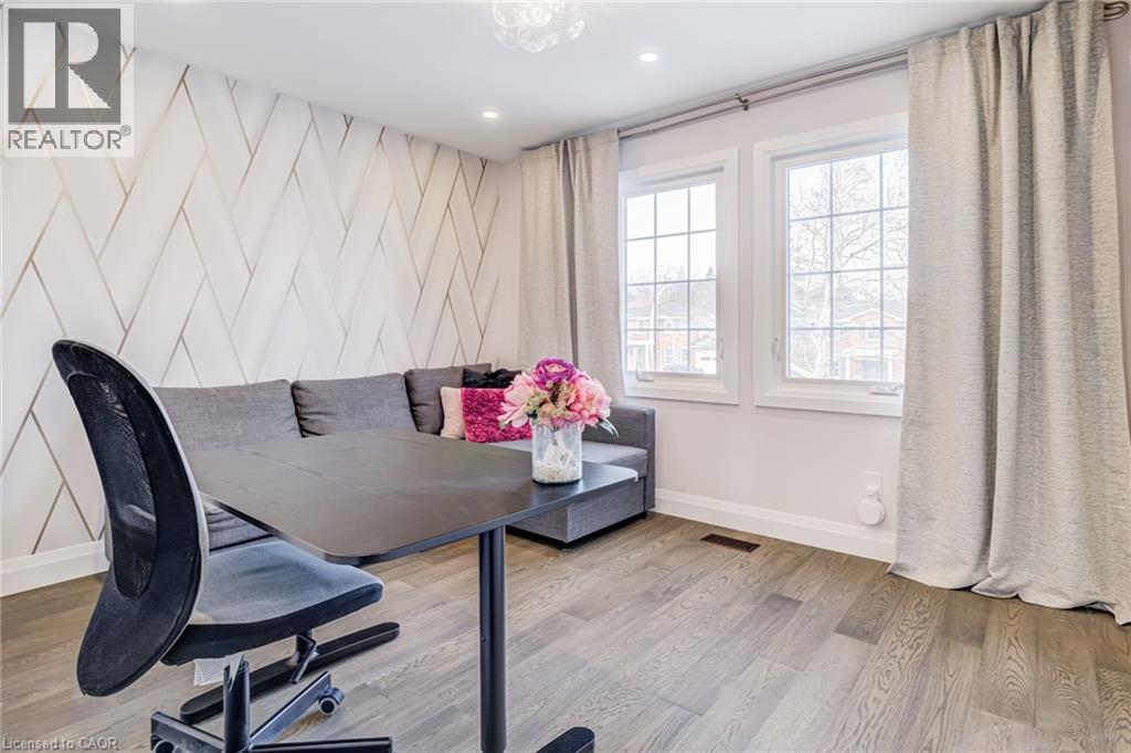 1320 Monmouth Drive, Burlington, ON - Indoor