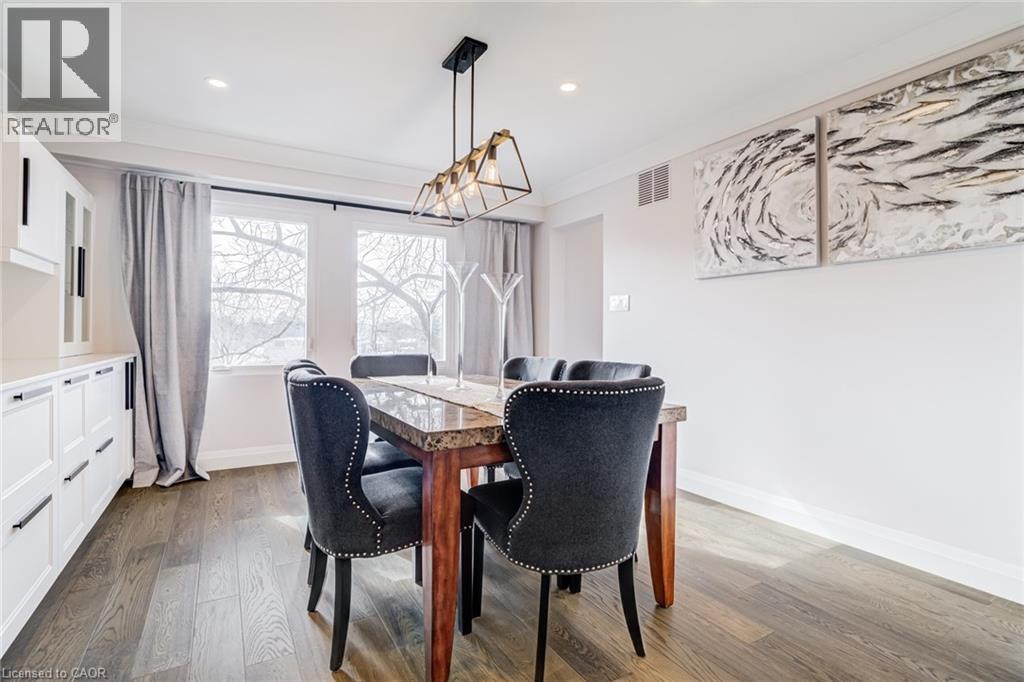 1320 Monmouth Drive, Burlington, ON - Indoor Photo Showing Dining Room