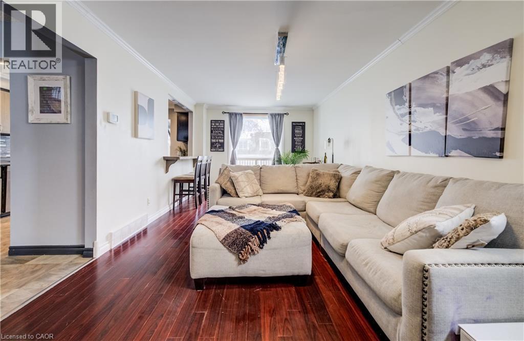 35 Glendan Court, Cambridge, ON - Indoor Photo Showing Living Room
