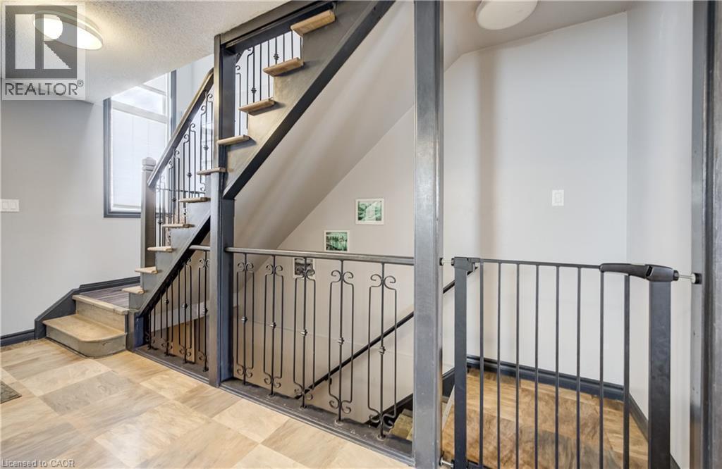 35 Glendan Court, Cambridge, ON - Indoor Photo Showing Other Room