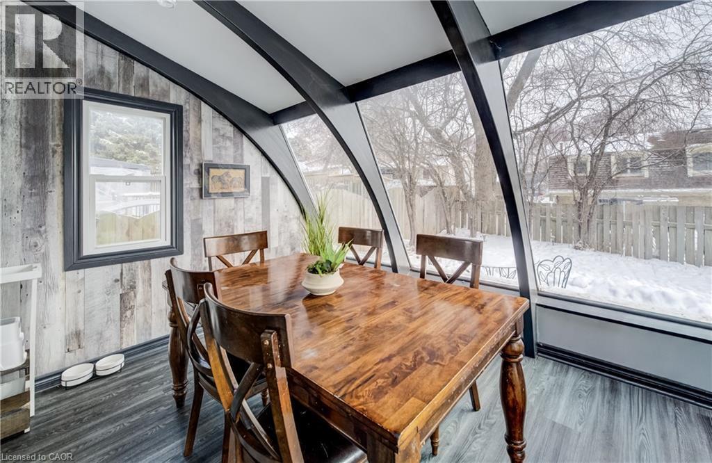 35 Glendan Court, Cambridge, ON - Indoor Photo Showing Dining Room