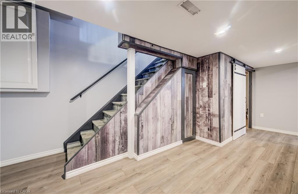 35 Glendan Court, Cambridge, ON - Indoor Photo Showing Other Room