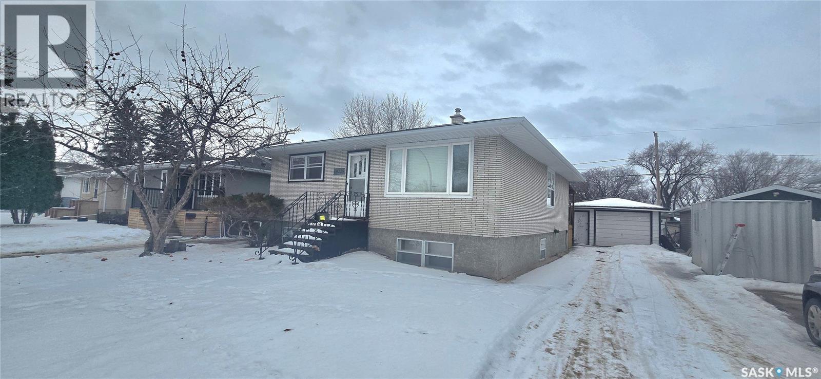 422 Mullin Avenue E, Regina, SK - Outdoor