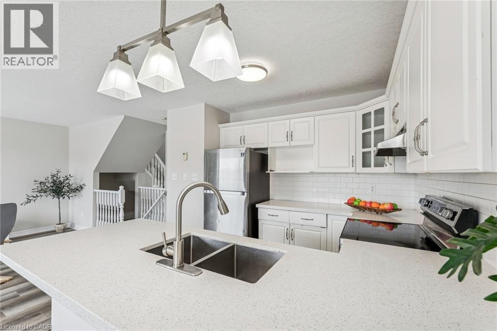 81 Penhale Avenue, St. Thomas, ON - Indoor Photo Showing Kitchen With Double Sink