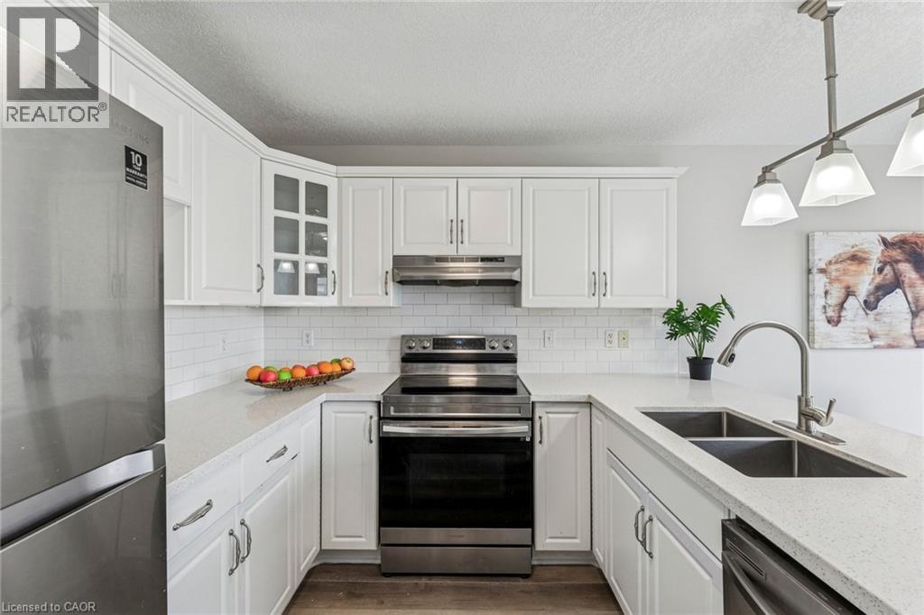 81 Penhale Avenue, St. Thomas, ON - Indoor Photo Showing Kitchen With Double Sink