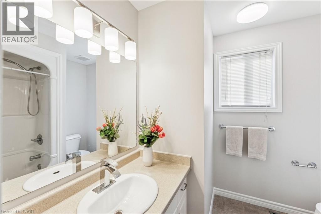 81 Penhale Avenue, St. Thomas, ON - Indoor Photo Showing Bathroom