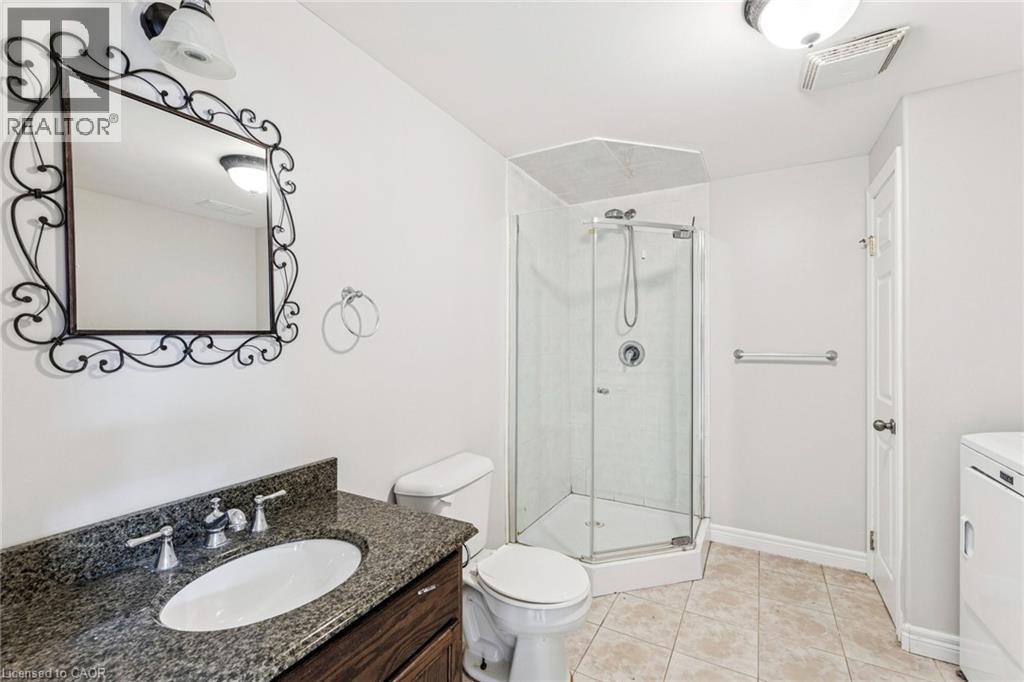 81 Penhale Avenue, St. Thomas, ON - Indoor Photo Showing Bathroom