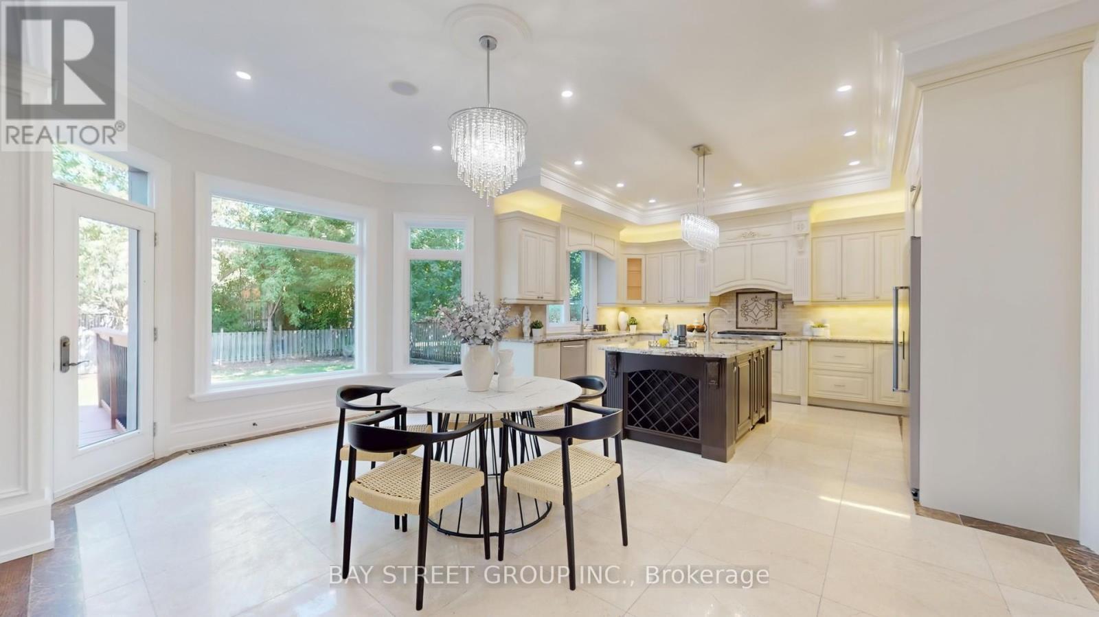 112 Centre Avenue, Toronto, ON - Indoor