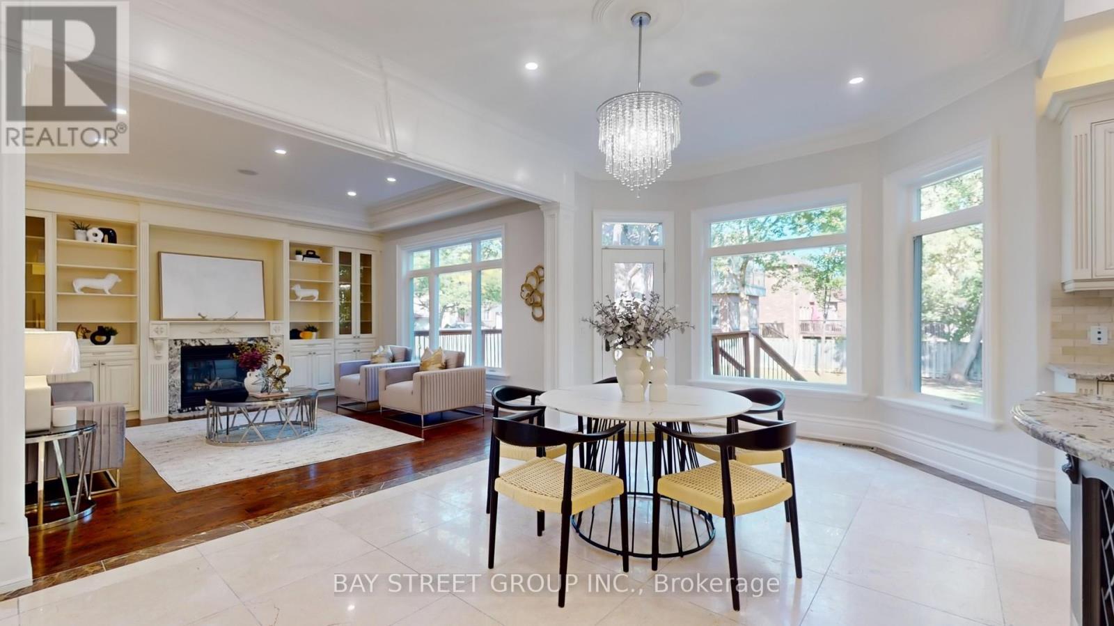 112 Centre Avenue, Toronto, ON - Indoor