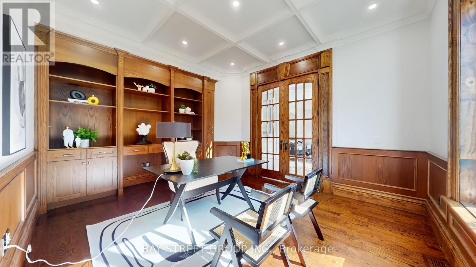 112 Centre Avenue, Toronto, ON - Indoor