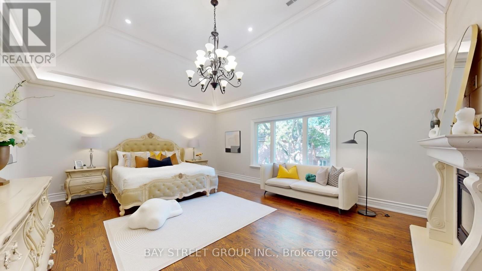 112 Centre Avenue, Toronto, ON - Indoor Photo Showing Bedroom