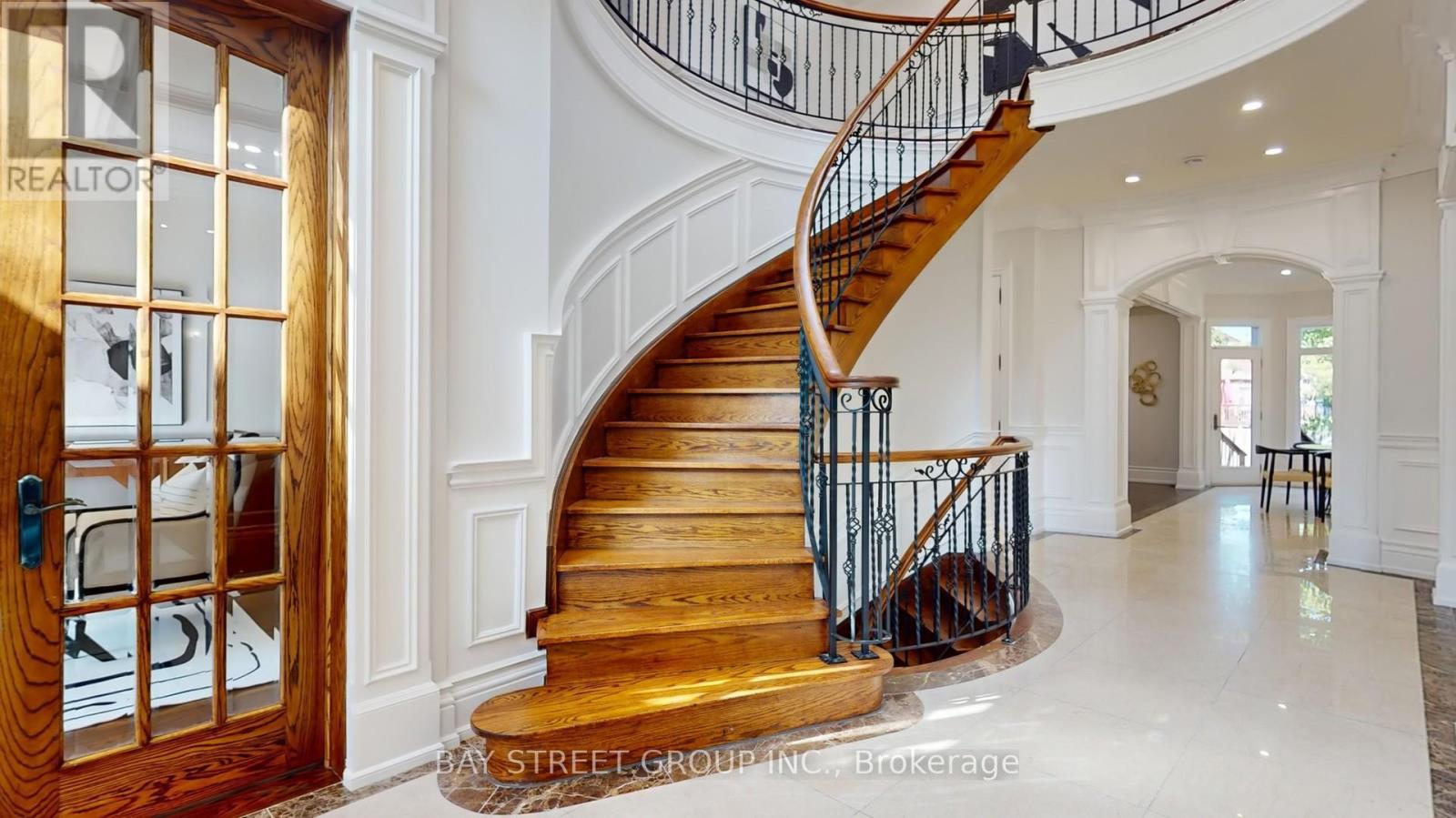 112 Centre Avenue, Toronto, ON - Indoor Photo Showing Other Room